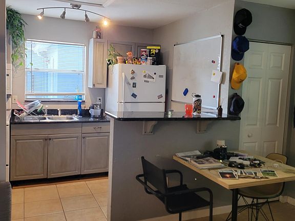 5th image of 1420 E Hanna Ave Unit B