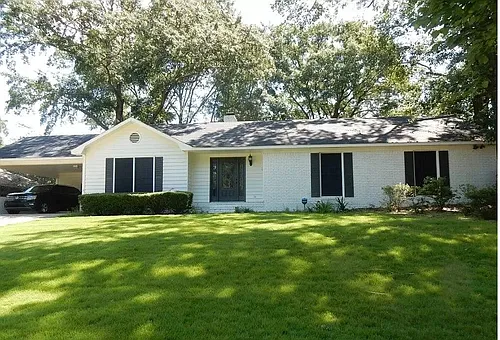 4328 Castlewood Ct Photo 1