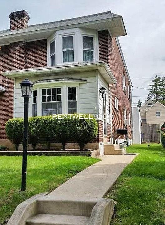 1st image of 226 E 11th Ave