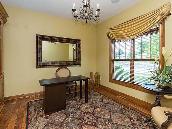 2nd image of 908 Eagle Creek Blvd SW