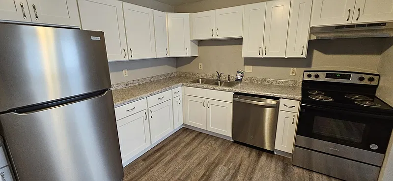 1303 Morris Ave — Photo 3
