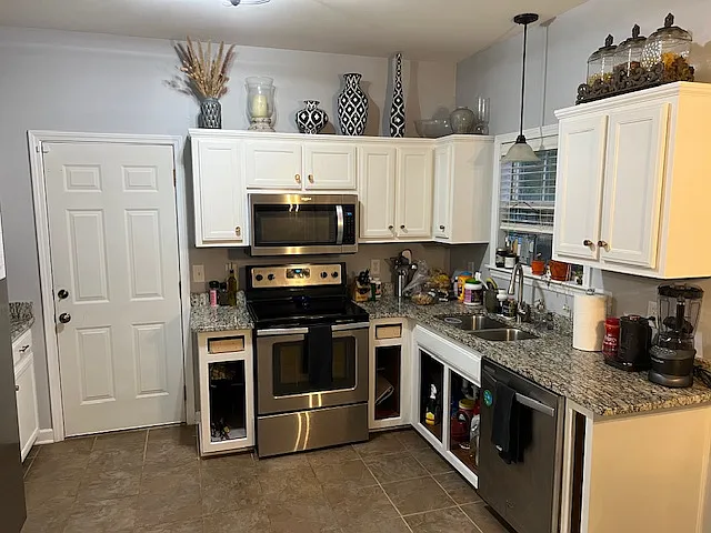 2768 Aston Woods Ln — Photo 3