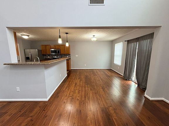 4th image of 2018 Creekstone Dr