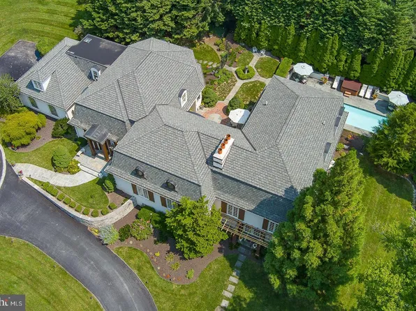 160 Abrahams Ln, Villanova, PA 19085