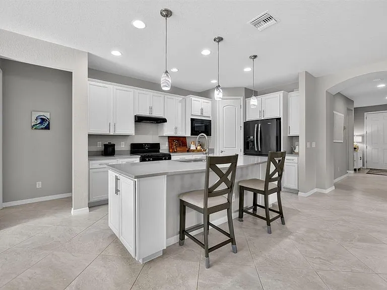 540 SE Monet Dr — Photo 5
