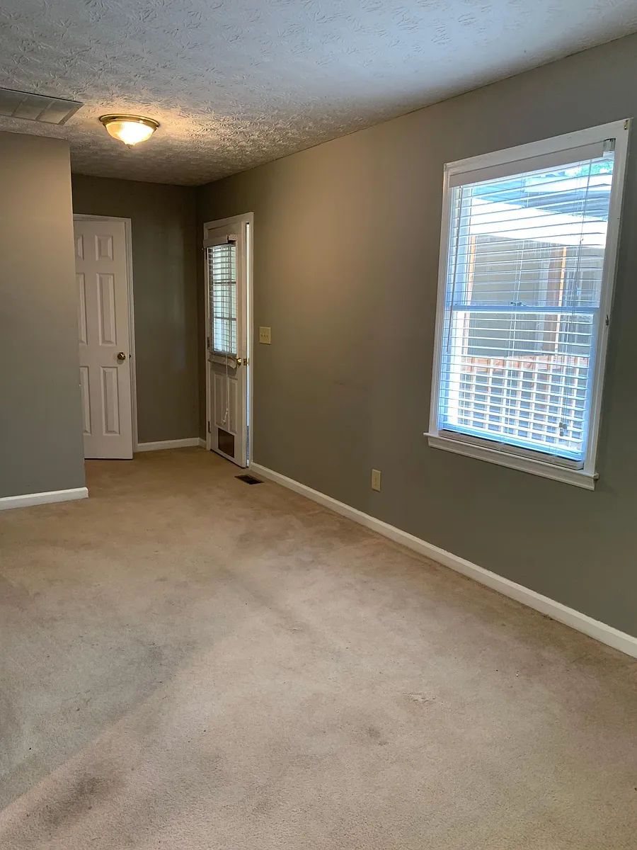 Living Room - 1740 Brompton Sq #B
