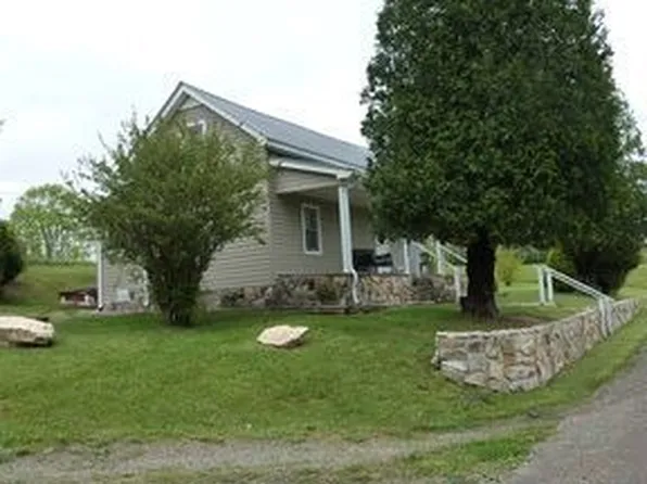 416 Woodfield Ln, Hillsville, VA 24343