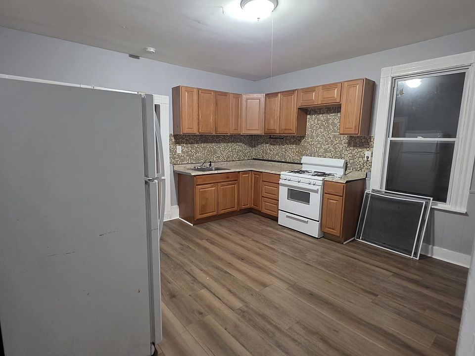 1st image of 429 Poplar St #1A