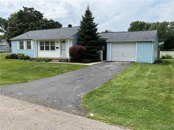 305 Kerr St, Lewiston, NY 14092