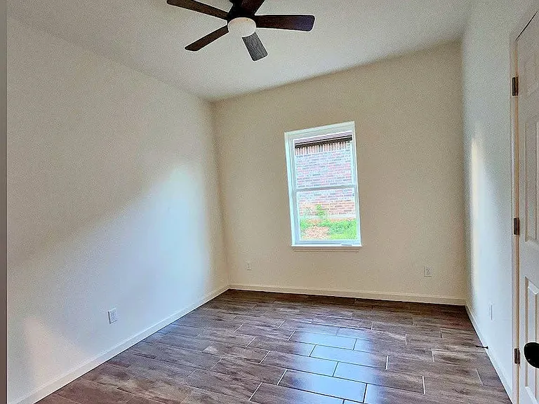 805 Woodridge Cir — Photo 34