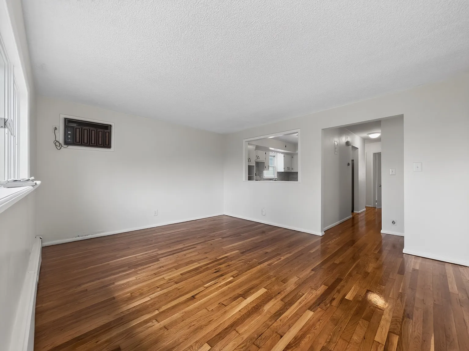 2 bed, 1.0 bath, 900 sqft, $2,100 — Photo 3