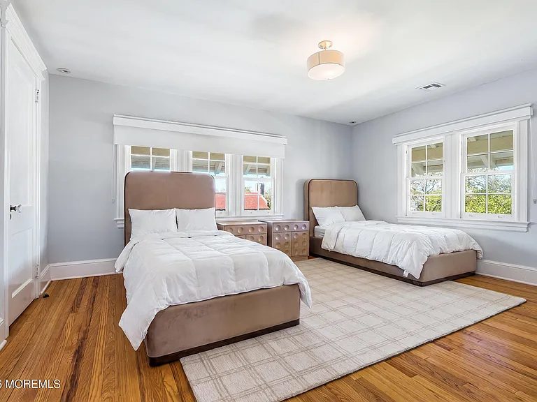 125 Cedar Ave — Photo 56