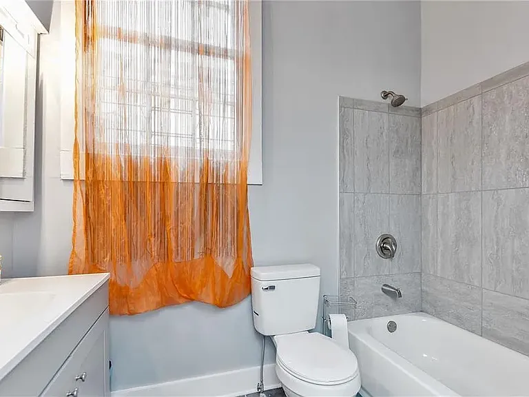 925 Port St — Photo 10