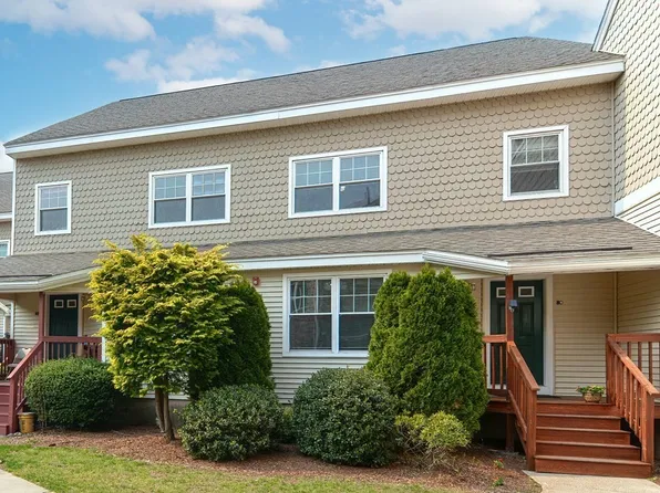 8 Mayberry Dr #D, Westborough, MA 01581