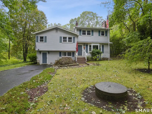 15 Hunters Path, Clinton, CT 06413