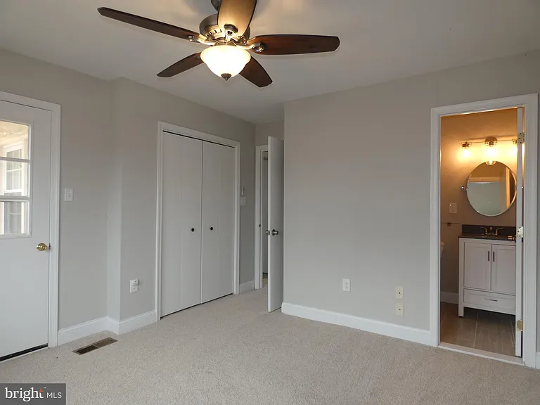 4128 Hamlin Ct — Photo 48