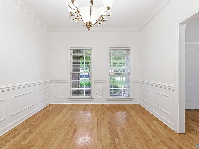 146 Paul Revere Dr — Photo 3