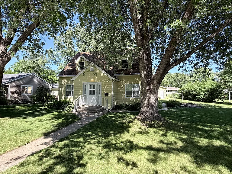 1609 Ash St — Photo 1