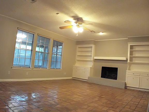 Living Room with fireplace
