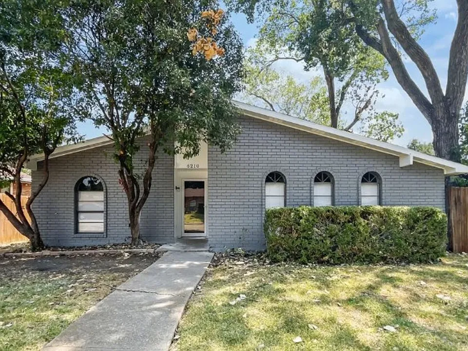 6210 Glenmoor Dr