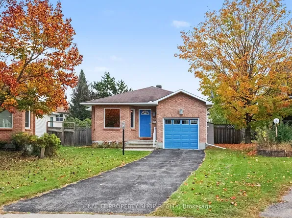13 Candow Cres, Ottawa, ON K2S 1K6