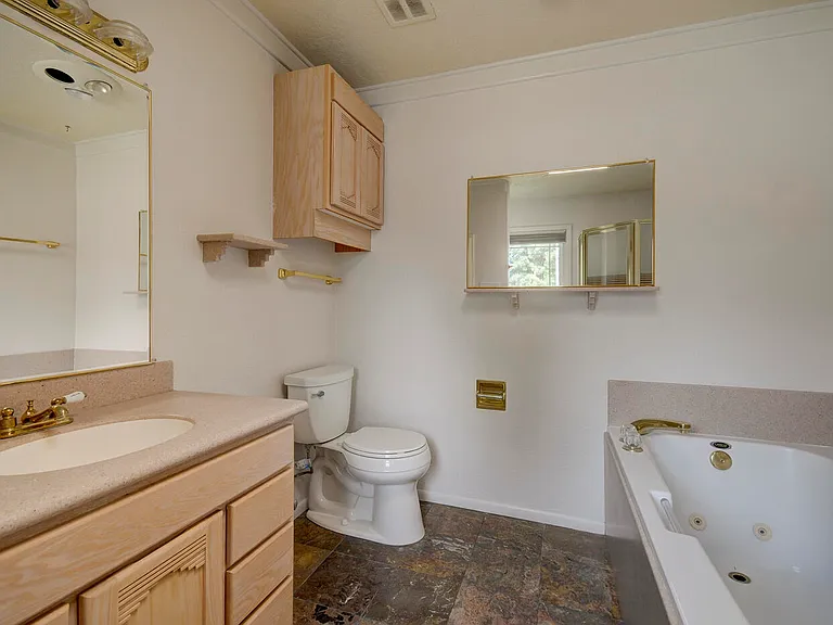 4631 Sherwood St NE — Photo 15