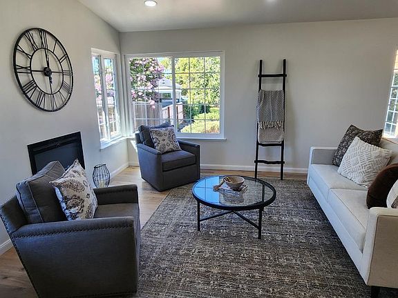 4th image of 1591 Halleys Court