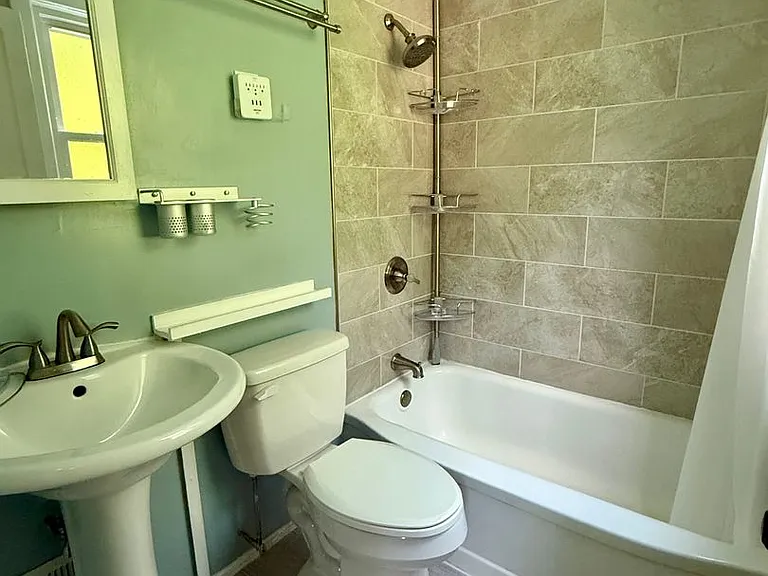 40 Edwards Ct — Photo 11