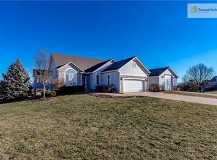 9753 Waverly Rd, De Soto, KS 66018