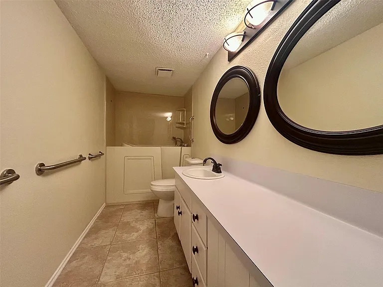 2456 Country Club Dr — Photo 25