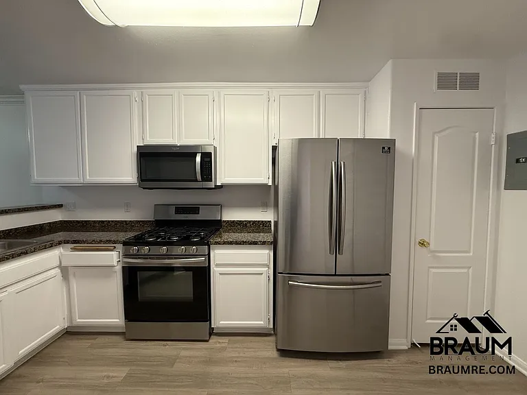 7323 WINNETKA — Photo 14