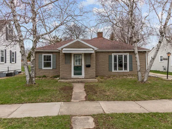832 De Pere St, Menasha, WI 54952