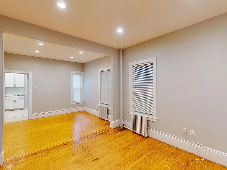 648 E 7th St #1 — Photo 7