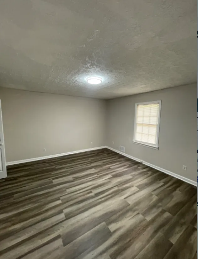 3 bed, 1300 sqft, $1,700 — Photo 4
