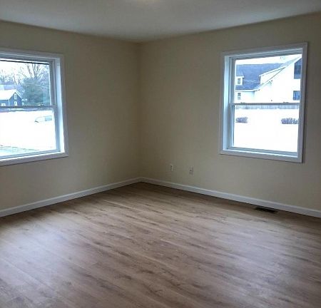 5th image of 12 Wantage Ave