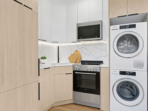 3rd image of 200 W 80th St APT 4W