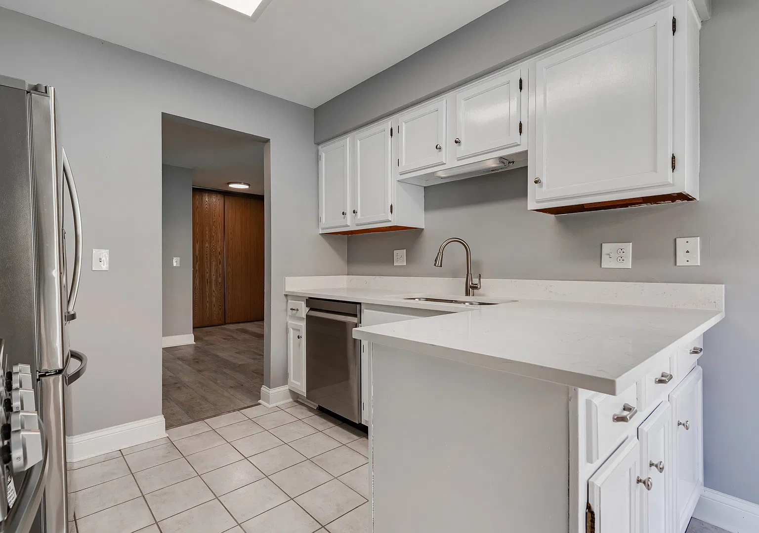 2 bed, 1156 sqft, $2,200 — Photo 4