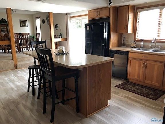5th image of 410 Oakwood Ct