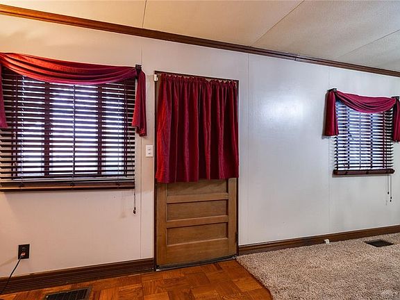 4th image of 1622 Leo St