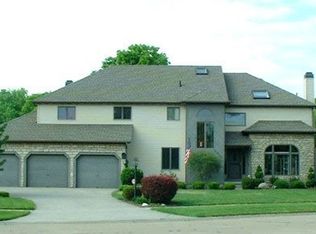 5553 Pin Oak Cir, Sheffield Village, OH
