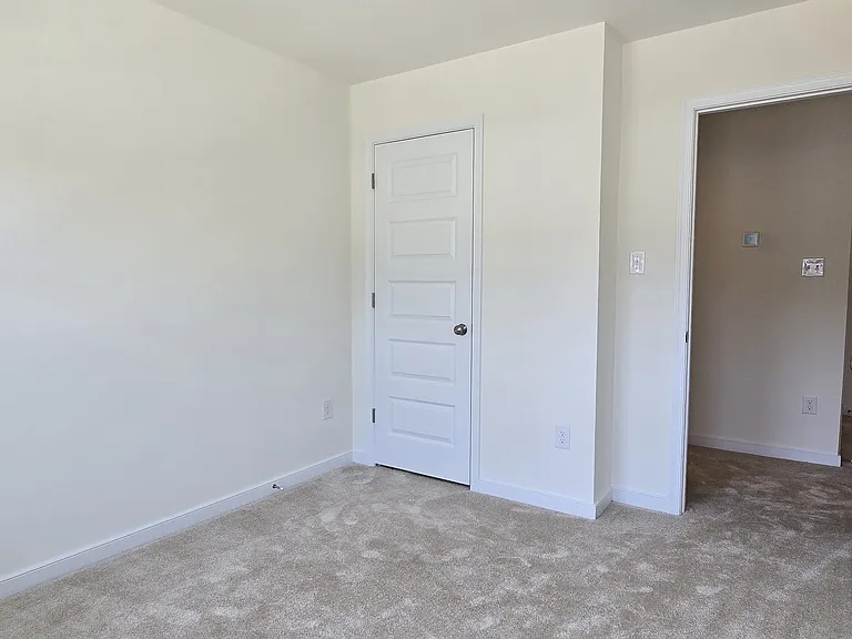 220 Greenpark Rd — Photo 31