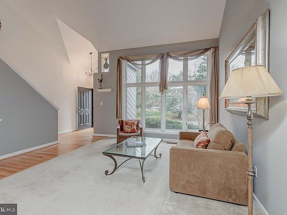 3rd image of 5904 Valley View Dr