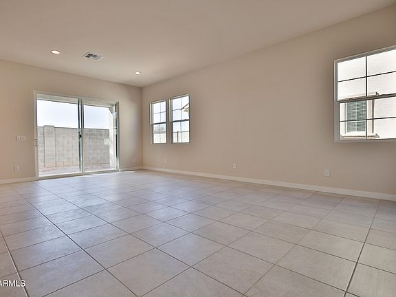 5th image of 1231 E MULBERRY Drive
