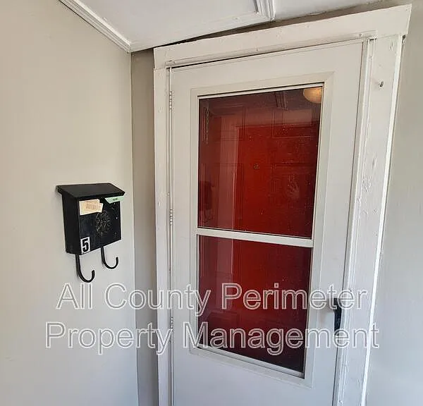 3631 Washington St #5 — Photo 2