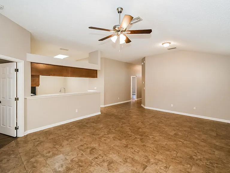1141 Brookwood Bluff Rd E — Photo 7