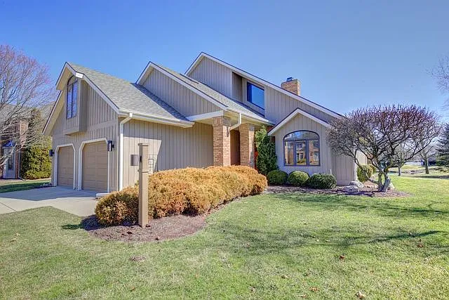 1606 Yorkshire Dr photo 1