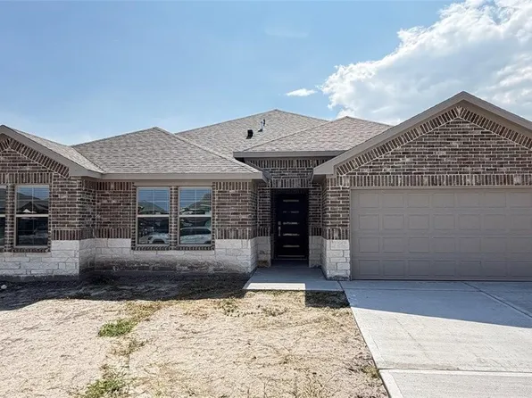 3613 Sahar Lake Dr, Robstown, TX 78380