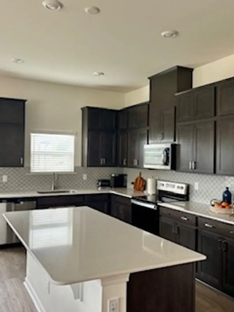 Charming 3BR House in Willow Spring — Photo 4