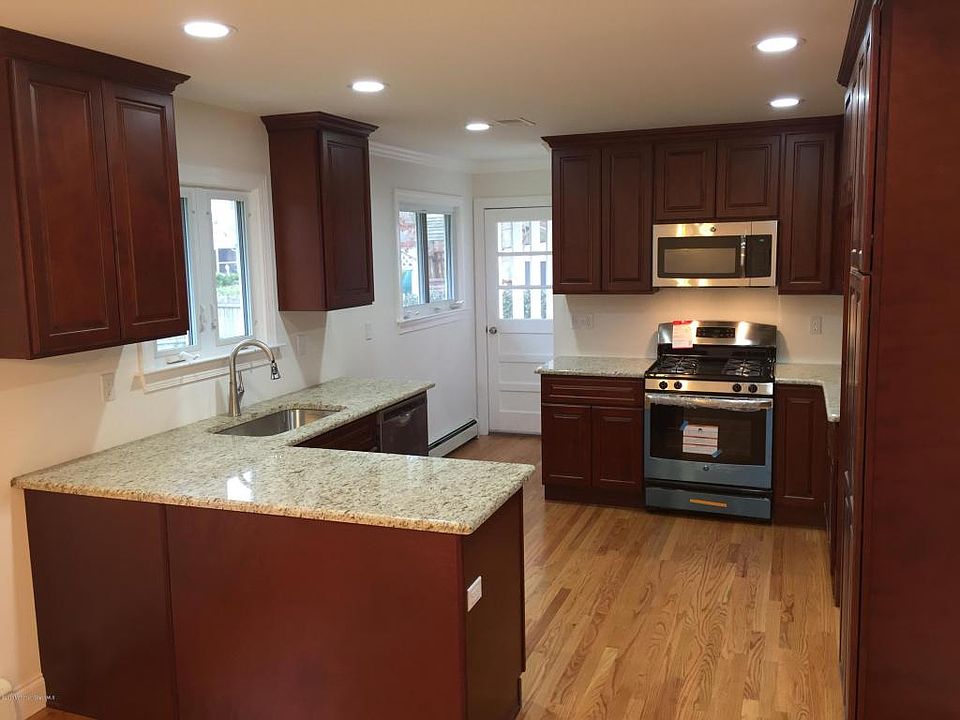 1st image of 34 Oakside Dr