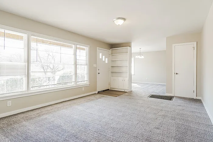 205 Ridgewood Ave — Photo 3